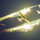 Imagen para el artículo titulado Esto es lo que pasa si juntas acrobacias aéreas y fuegos artificiales